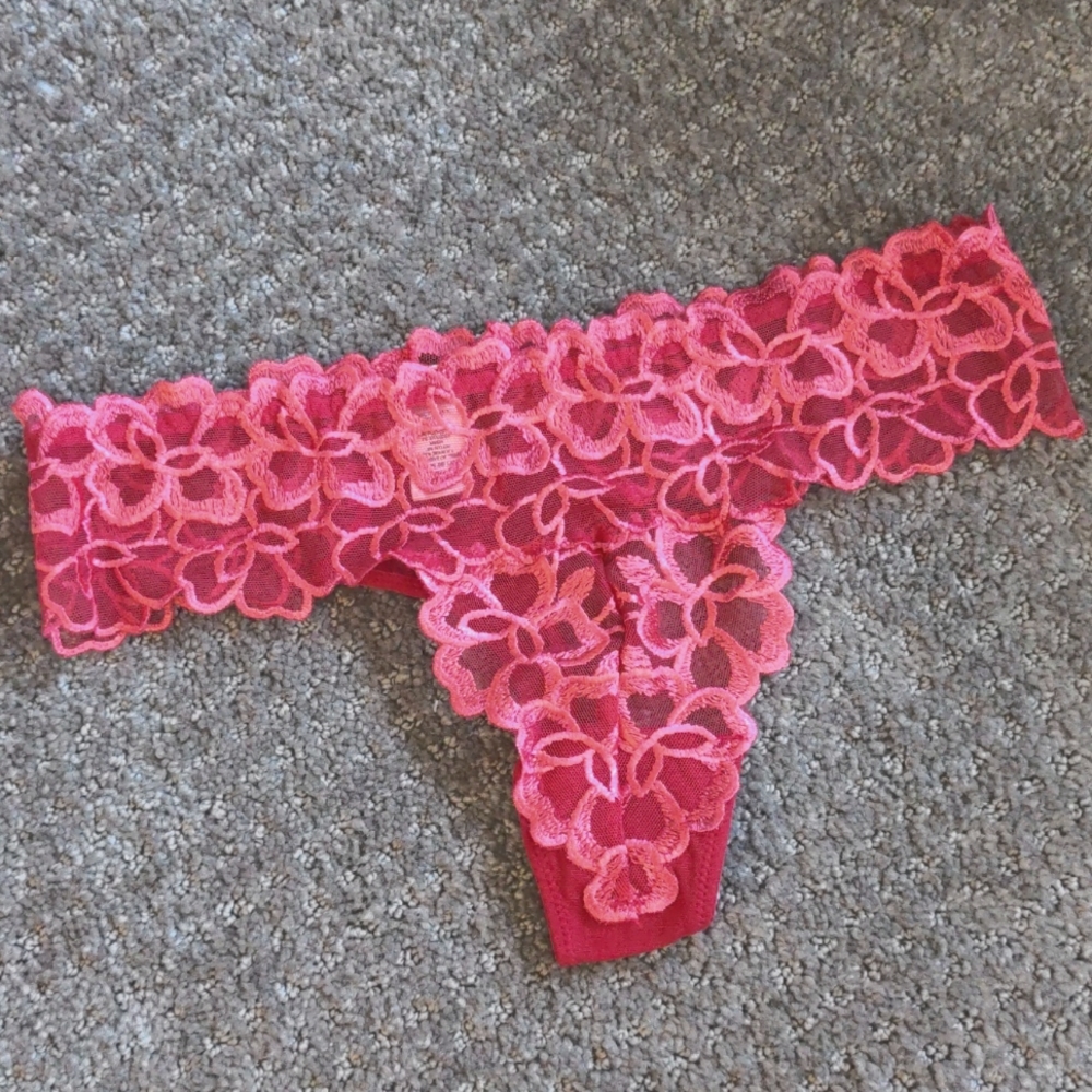 NWOT Victoria's Secret Thong Panty Size S